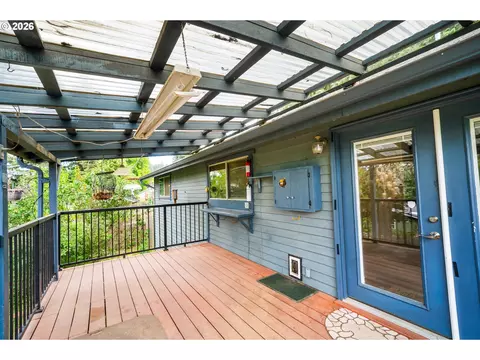 Exterior - 3463 W 25th Ave, Eugene, OR 97405 photo 5 of 7