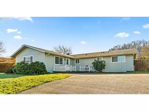 2248 La Canada Dr, Roseburg, OR 97470
