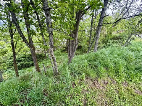 University St, Eugene, OR 97405 photo 3