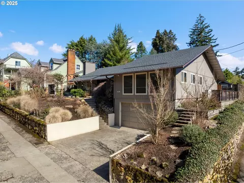 550 SE 66th Pl, Portland, OR 97215