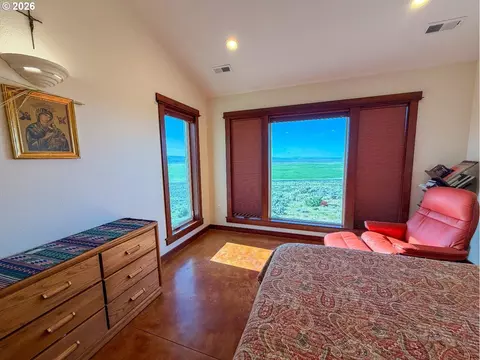 Bedroom - 40641 Highway 20, Burns, OR 97720 photo 1 of 2