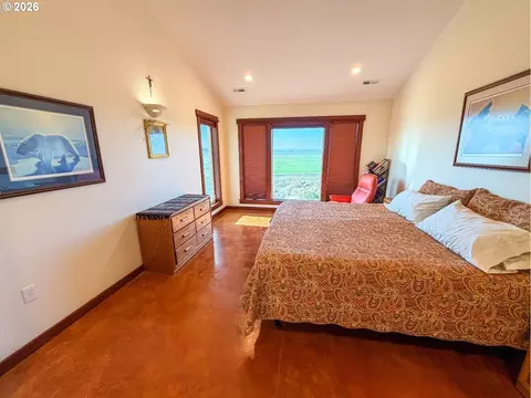 Bedroom - 40641 Highway 20, Burns, OR 97720 photo 2 of 2