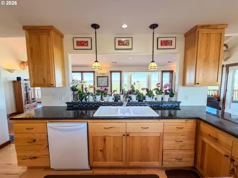Kitchen - 40641 Highway 20, Burns, OR 97720 photo 2 of 3