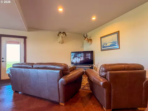 Living - 40641 Highway 20, Burns, OR 97720 photo 4 of 4