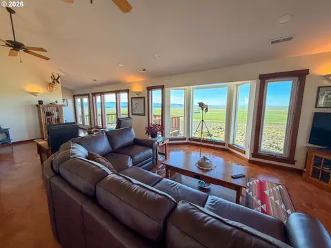Living - 40641 Highway 20, Burns, OR 97720 photo 1 of 4