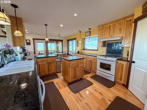 Kitchen - 40641 Highway 20, Burns, OR 97720 photo 1 of 3