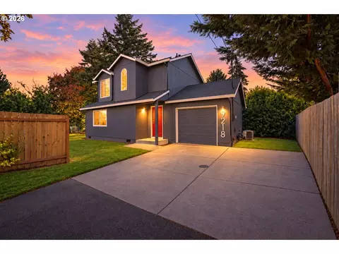 9218 SE Lincoln St, Portland, OR 97216