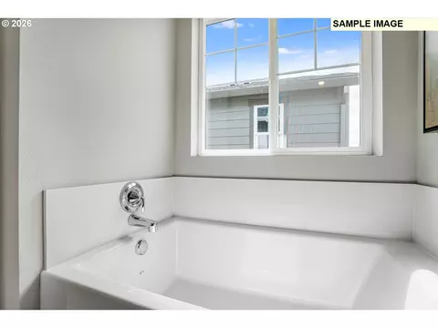 Bath - 897 Legacy St, Eugene, OR 97402 photo 4 of 4