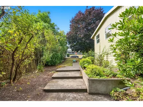 Exterior - 2925 E 1st Ave, Camas, WA 98607 photo 6 of 11