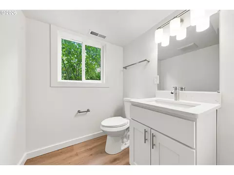 Bath - 2925 E 1st Ave, Camas, WA 98607 photo 4 of 5