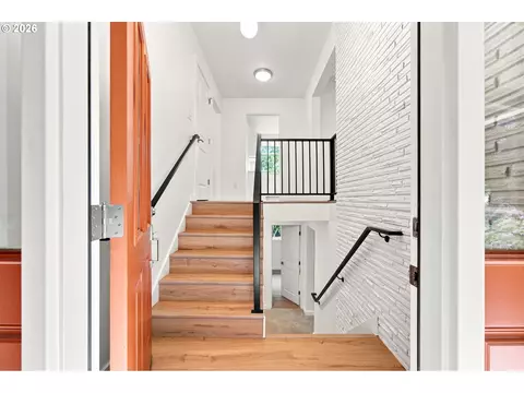 Entry Way - 2925 E 1st Ave, Camas, WA 98607 photo 1 of 3
