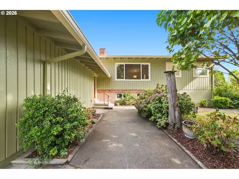 Exterior - 2925 E 1st Ave, Camas, WA 98607 photo 4 of 11