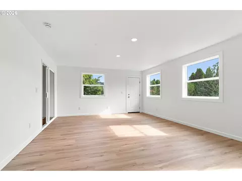 Living - 2925 E 1st Ave, Camas, WA 98607 photo 5 of 8