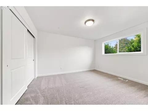 Bedroom - 2925 E 1st Ave, Camas, WA 98607 photo 2 of 6