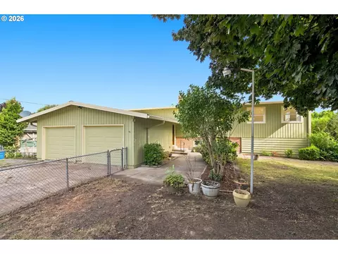 Exterior - 2925 E 1st Ave, Camas, WA 98607 photo 3 of 11