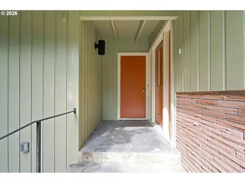 Exterior - 2925 E 1st Ave, Camas, WA 98607 photo 5 of 11