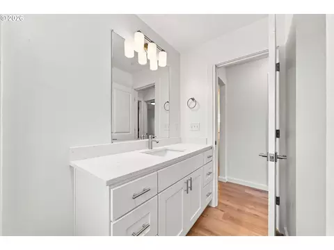 Bath - 2925 E 1st Ave, Camas, WA 98607 photo 3 of 5