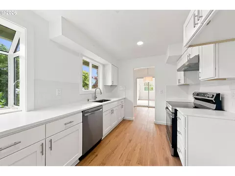 Kitchen - 2925 E 1st Ave, Camas, WA 98607 photo 2 of 4