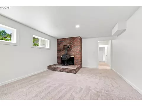 Living - 2925 E 1st Ave, Camas, WA 98607 photo 8 of 8