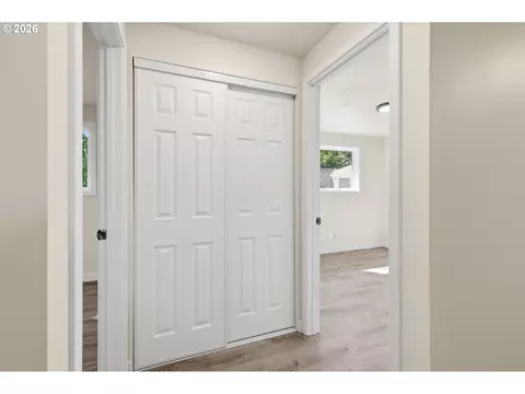 Entry Way - 1390 Buck St, Eugene, OR 97402 photo 2 of 2
