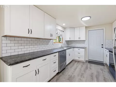 Kitchen - 1390 Buck St, Eugene, OR 97402 photo 2 of 6