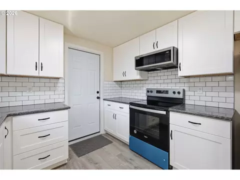 Kitchen - 1390 Buck St, Eugene, OR 97402 photo 3 of 6