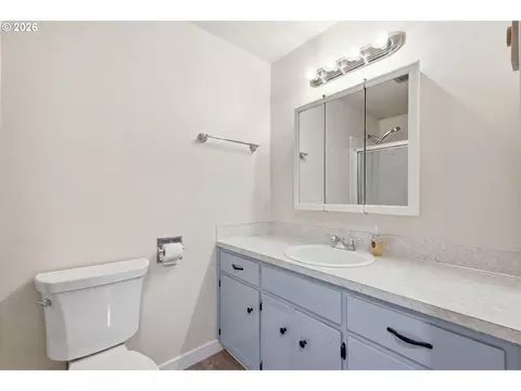 Bath - 1390 Buck St, Eugene, OR 97402 photo 1 of 2
