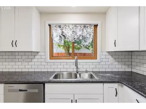 Kitchen - 1390 Buck St, Eugene, OR 97402 photo 6 of 6