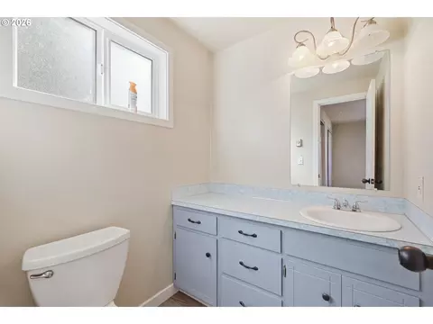 Bath - 1390 Buck St, Eugene, OR 97402 photo 2 of 2