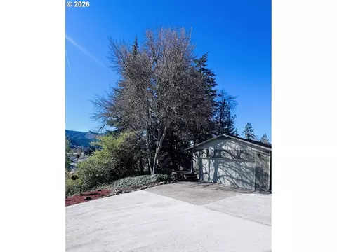 631 Terrace Ln, Sutherlin, OR 97479