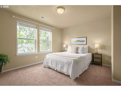 Bedroom - 1148 W 21st Ave, Eugene, OR 97405 photo 3 of 4