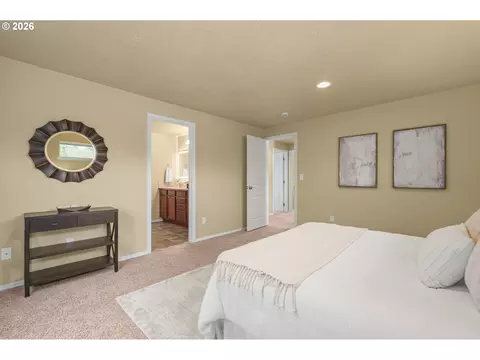 Bedroom - 1148 W 21st Ave, Eugene, OR 97405 photo 2 of 4