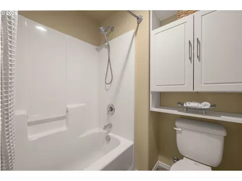 Bath - 1148 W 21st Ave, Eugene, OR 97405 photo 2 of 3