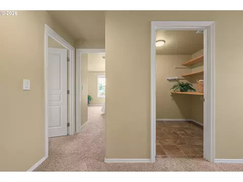 Entry Way - 1148 W 21st Ave, Eugene, OR 97405 photo 2 of 2