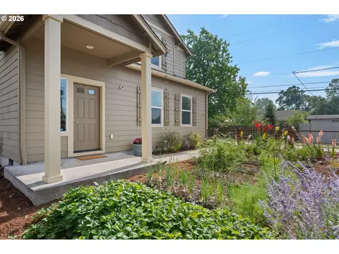 Exterior - 1148 W 21st Ave, Eugene, OR 97405 photo 2 of 7