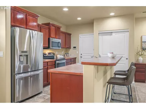 Kitchen - 1148 W 21st Ave, Eugene, OR 97405 photo 1 of 2