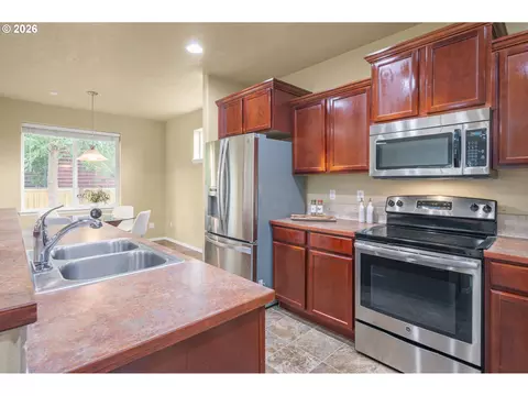 Kitchen - 1148 W 21st Ave, Eugene, OR 97405 photo 2 of 2