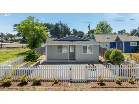 860 1st St SE, Bandon, OR 97411