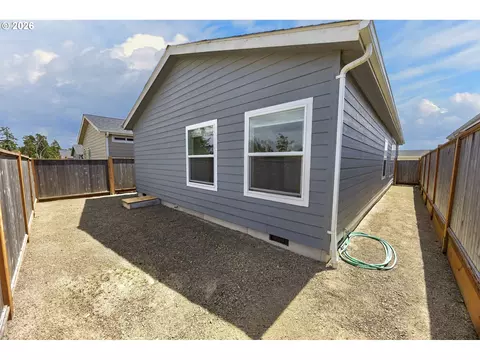 Exterior - 1535 53rd St, Florence, OR 97439 photo 3 of 3