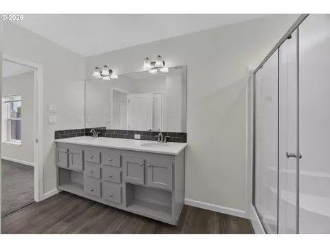 Bath - 1535 53rd St, Florence, OR 97439 photo 3 of 7