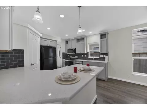 Kitchen - 1535 53rd St, Florence, OR 97439 photo 5 of 7
