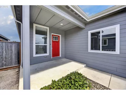 Exterior - 1535 53rd St, Florence, OR 97439 photo 2 of 3