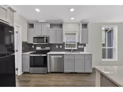 Kitchen - 1535 53rd St, Florence, OR 97439 photo 6 of 7