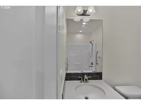 Bath - 1535 53rd St, Florence, OR 97439 photo 6 of 7