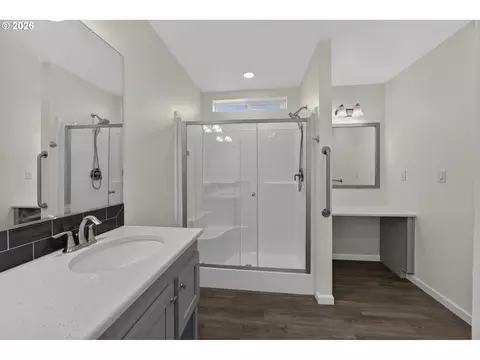 Bath - 1535 53rd St, Florence, OR 97439 photo 1 of 7