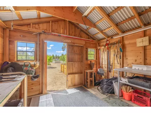 61601 Gribbling Rd, Bend, OR 97702 photo 24