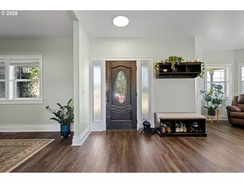 Entry Way - 785 Mathis Hill Rd, Yoncalla, OR 97499 photo 1 of 3