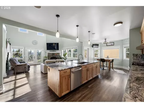 Kitchen - 785 Mathis Hill Rd, Yoncalla, OR 97499 photo 2 of 5