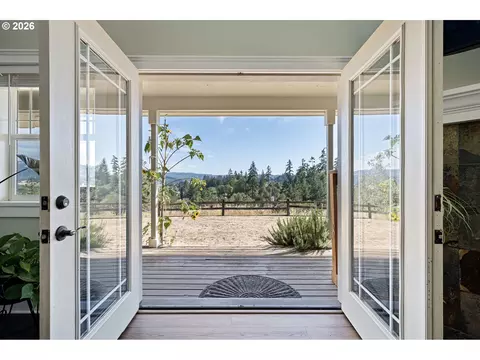 Entry Way - 785 Mathis Hill Rd, Yoncalla, OR 97499 photo 2 of 3