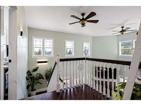 Entry Way - 785 Mathis Hill Rd, Yoncalla, OR 97499 photo 3 of 3